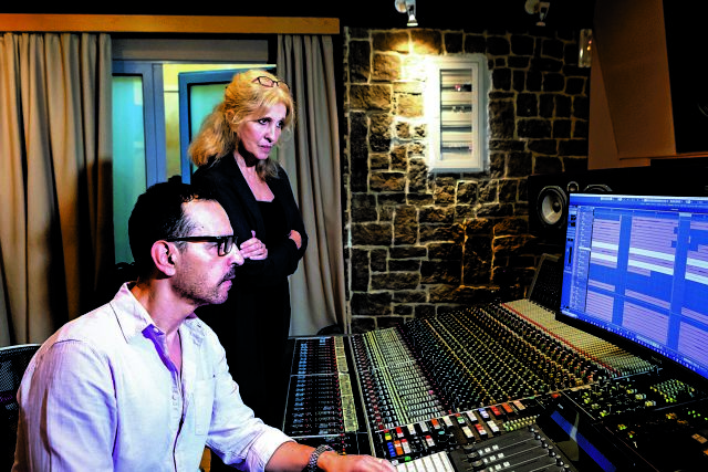 «Μουσική που να βγάζει πόνο και ελπίδα»