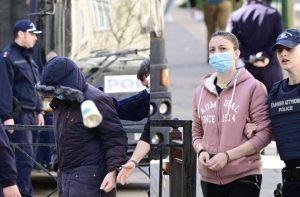 Ένοχος ο Ηλίας Μίχος και για τον βιασμό της 12χρονης στα Σεπόλια – Αθώα η μητέρα για πορνογραφία και μαστροπεία