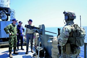 Με τα όπλα σε ετοιμότητα στον Κόλπο του Αντεν