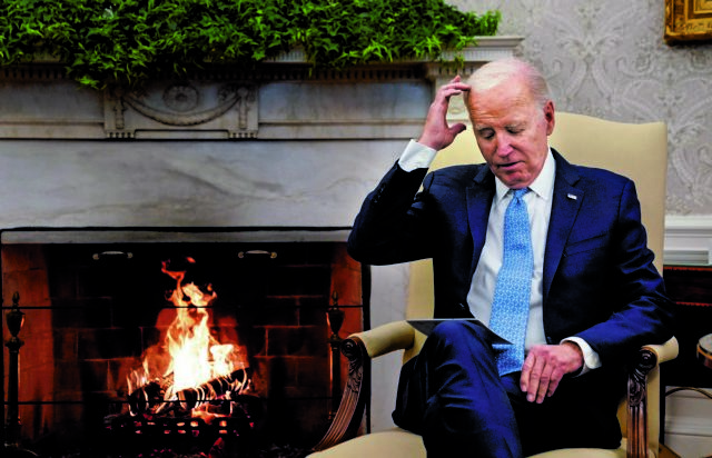 Νέο χαστούκι δίνουν στον Τζο Μπάιντεν οι πανεθνικές δημοσκοπήσεις