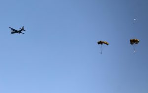 Γάζα: 7 Παλαιστίνιοι πνίγηκαν προσπαθώντας να συλλέξουν ανθρωπιστική βοήθεια από τη θάλασσα