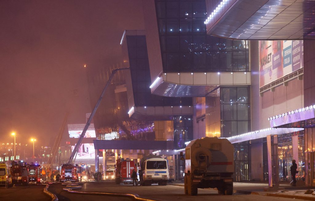 Αιματοκύλισμα στη Μόσχα: Τρομοκρατική επίθεση με αυτόματα και εκρηκτικά σε συναυλιακό χώρο – Δεκάδες νεκροί