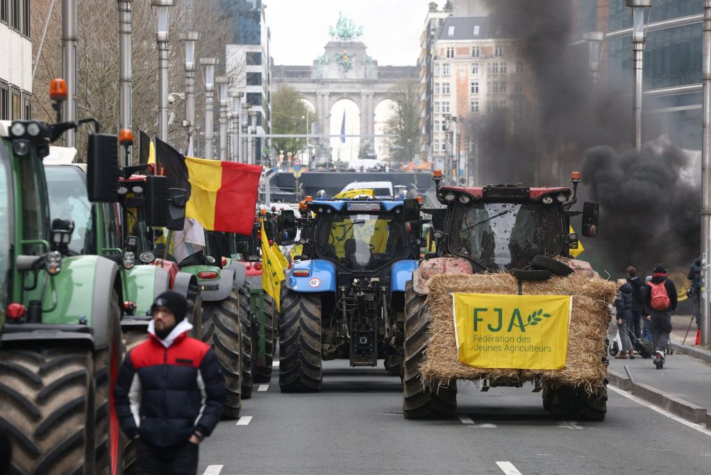 Βρυξέλλες: Βίντεο από νέα συγκέντρωση των αγροτών με τρακτέρ