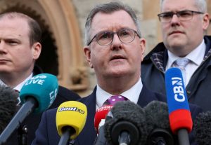 Πολιτικός «σεισμός» στη Βόρεια Ιρλανδία – Κατηγορείται για σεξουαλικά εγκλήματα ο αρχηγός των Δημοκρατικών