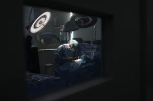 Απογευματινά χειρουργεία: Σε εφαρμογή το «νόμιμο» φακελάκι – Οι όροι, οι αμοιβές και το ωράριο