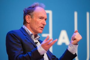 Τιμ Μπέρνερς-Λι: Τι βλέπει για το μέλλον ο εφευρέτης του World Wide Web