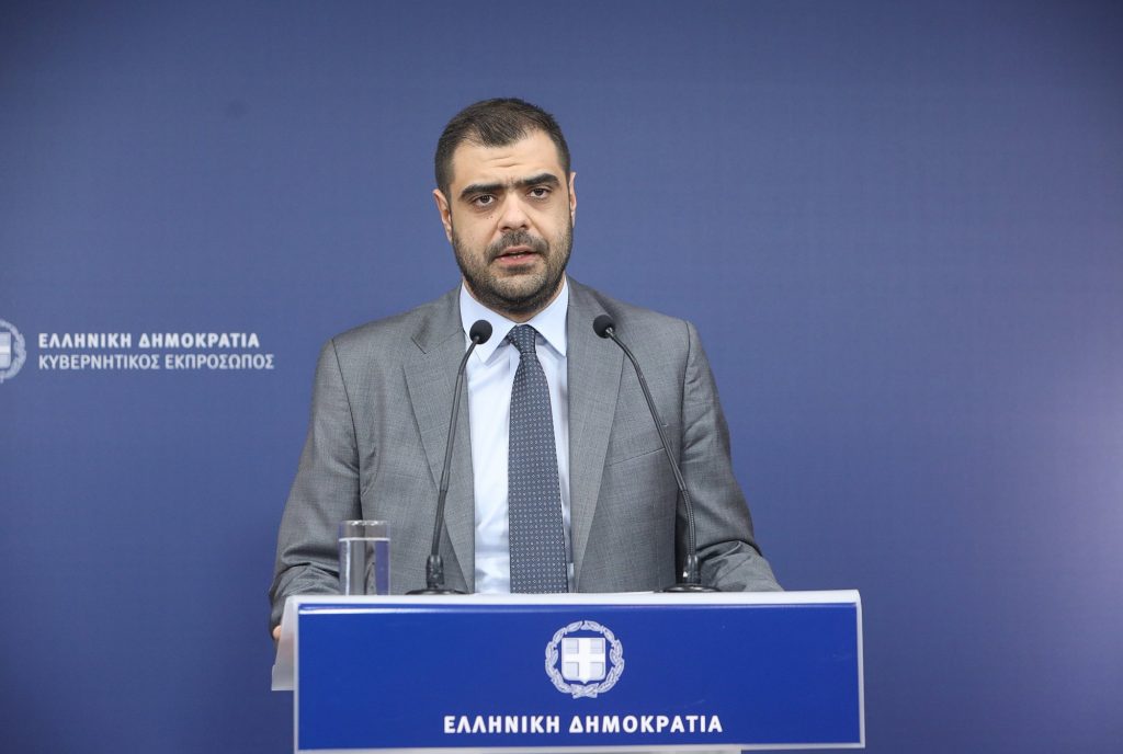 Κόντρα ΣΥΡΙΖΑ με Π. Μαρινάκη για τις «πολιτικές βδέλλες» – «Υβρίζει τα θύματα του εγκλήματος των Τεμπών»