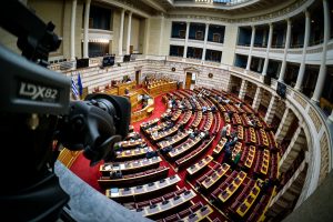 Βουλή: Ξεκίνησε η συζήτηση για την πρόταση δυσπιστίας κατά της κυβέρνησης – Δείτε live