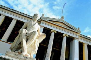 Μια αυταπάτη ελλοχεύει, ένα ταμπού έπεσε