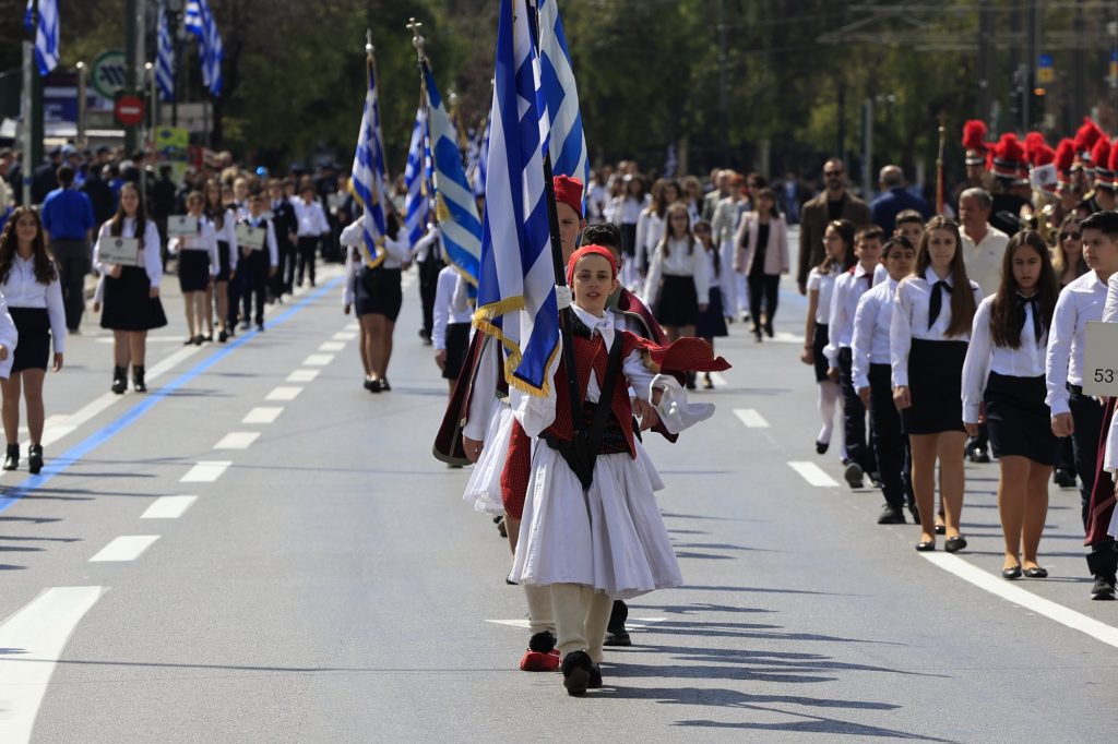 25η Μαρτίου: Ολοκληρώθηκε η μαθητική παρέλαση στην Αθήνα