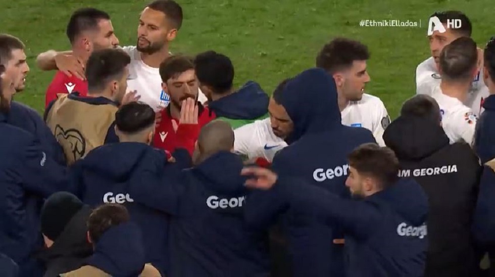 Ένταση στο τέλος του πρώτου ημιχρόνου – Αποβλήθηκε ο Τζαβέλλας