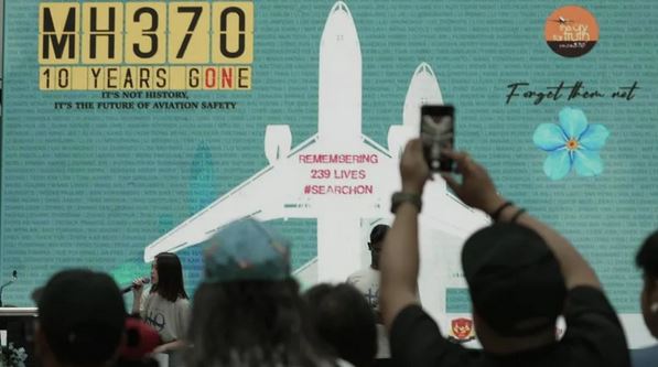 Πτήση MH370: Ένα από τα μεγαλύτερα αεροπορικά μυστήρια που στοιχειώνει εκατοντάδες οικογένειες