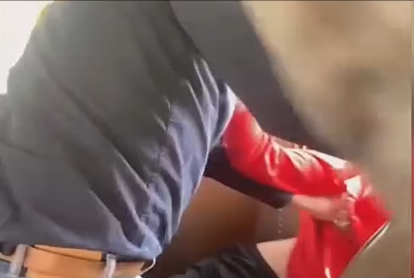 ΗΠΑ: Απαράδεκτη συμπεριφορά οδηγού λεωφορείου – Άρπαξε από τον λαιμό 13χρονο