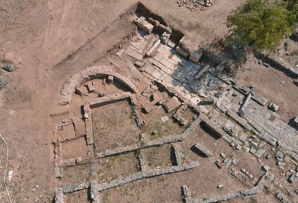 Φοιτητές του ΑΠΘ ανακάλυψαν κεφαλή αγάλματος του Απόλλωνα στην ανασκαφή των Φιλίππων - ΕΛΛΑΔΑ