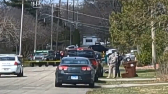 Σφαγή στο Ιλινόις: Άνδρας εισέβαλε σε σπίτι και μαχαίρωσε μέχρι θανάτου τέσσερα άτομα
