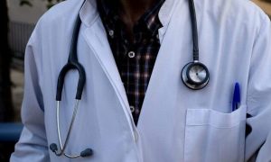 Δυτική Ελλάδα: Συνελήφθη γιατρός που χορηγούσε ψευδείς ιατρικές βεβαιώσεις σε αλλοδαπούς