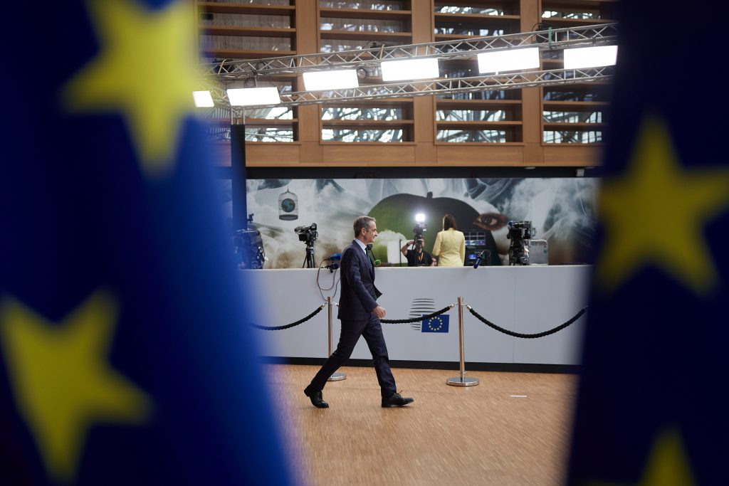 Κυριάκος Μητσοτάκης: «Δεξιά μόνωση» μπροστά στη δημοσκοπική πίεση