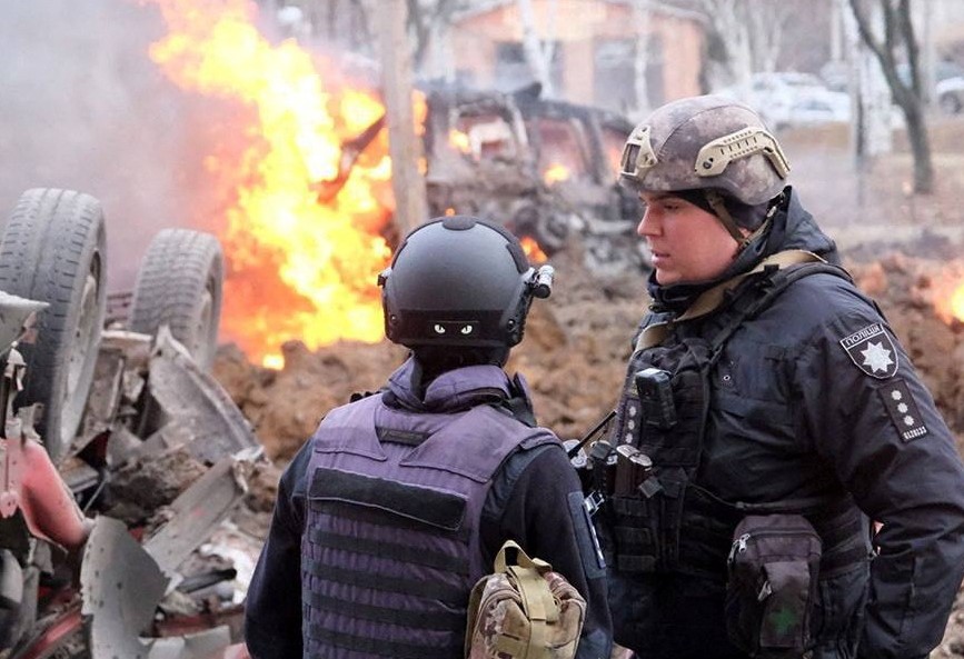 Ουκρανία: Ο στρατός υποχωρεί στους Ρώσους και η αστυνομία στο έγκλημα