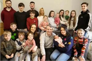 Βρετανία: Η μεγαλύτερη οικογένεια με 22 παιδιά και 10 εγγόνια