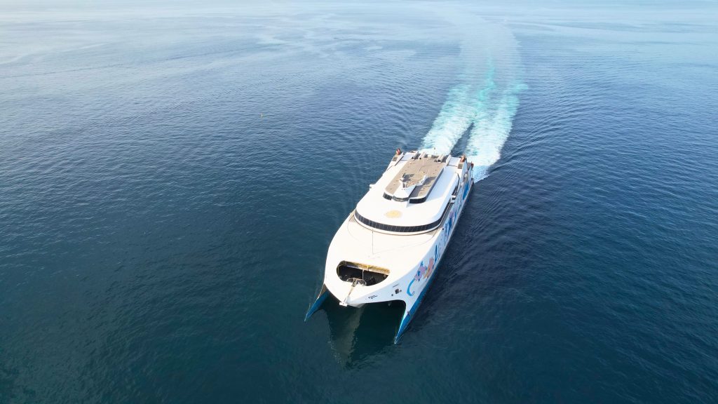 EuroChampion Jet – Το νέο εντυπωσιακό ταχύπλοο της SEAJETS κατέφτασε στο λιμάνι του Πειραιά