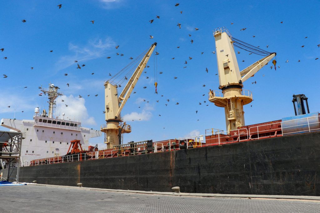 Ερυθρά Θάλασσα: Οι Χούθι στόχευσαν πλοίο χύδην φορτίου και αμερικανικά αντιτορπιλικά