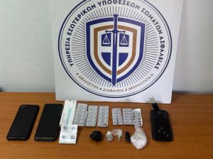 Σωφρονιστικός υπάλληλος έπαιρνε παραγγελίες και έκανε «ντελίβερι» ναρκωτικών μέσα στη φυλακή