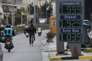 Καύσιμα: Στα ύψη η τιμή της βενζίνης – «Δεν δικαιολογείται η αύξηση»
