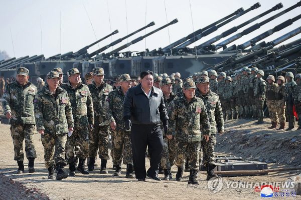 Κιμ Γιονγκ Ουν: Στο τιμόνι του «πιο ισχυρού» τανκ στον κόσμο – Ετοιμάζει πόλεμο στη Νότια Κορέα;
