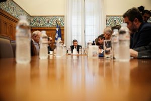 Αναταράξεις στο ΠΑΣΟΚ: Oλα τα στοιχήματα για τη δεύτερη θέση