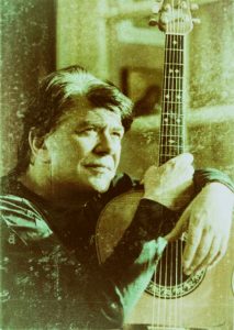 Και αιρετικός και κλασικός