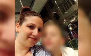 Συγκινεί μητέρα που έδωσε για δεύτερη φορά ζωή στο παιδί της