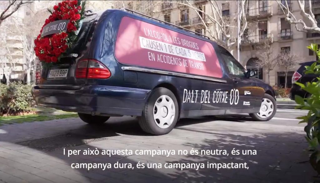 Μακάβρια καμπάνια για την οδική ασφάλεια στην Ισπανία – Βγήκε στους δρόμους νεκροφόρα