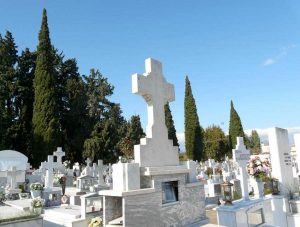 Μακάβριες εικόνες: Γιατί δεν λιώνουν οι νεκροί του κορονοϊού; – Μεγάλη ανησυχία στα νεκροταφεία