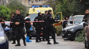 Έγκλημα στη Νίκαια: Ξεσπά η κόρη του δράστη – «Τον είχαμε αναφέρει στις Αρχές, ήταν αλλοπρόσαλλος»
