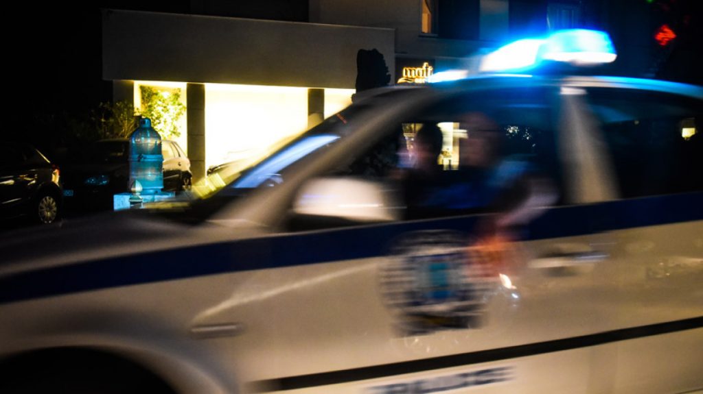 Καρδίτσα: Συμπλοκή έξω από μπαρ στο Μουζάκι – Τραυματίστηκε ένας αστυνομικός
