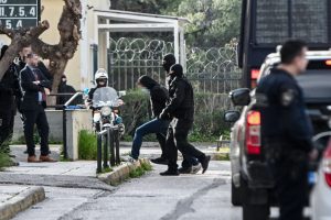 Τρομοκρατία: Στην Ευελπίδων για να απολογηθούν οι 10 συλληφθέντες της «Σύμπραξης Εκδίκησης»
