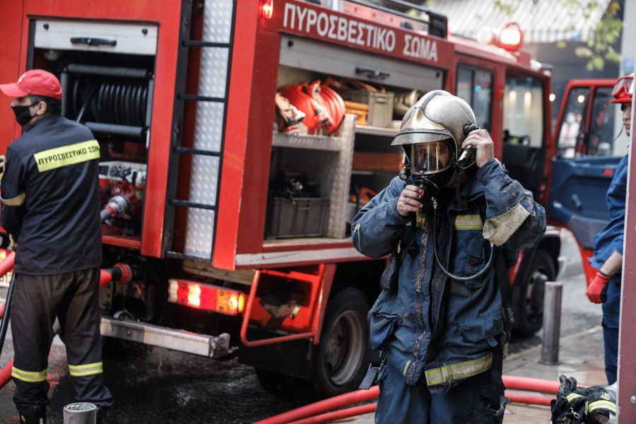 Θεσσαλονίκη: Φωτιά σε ταβέρνα – Στο νοσοκομείο ένα άτομο με αναπνευστικά προβλήματα