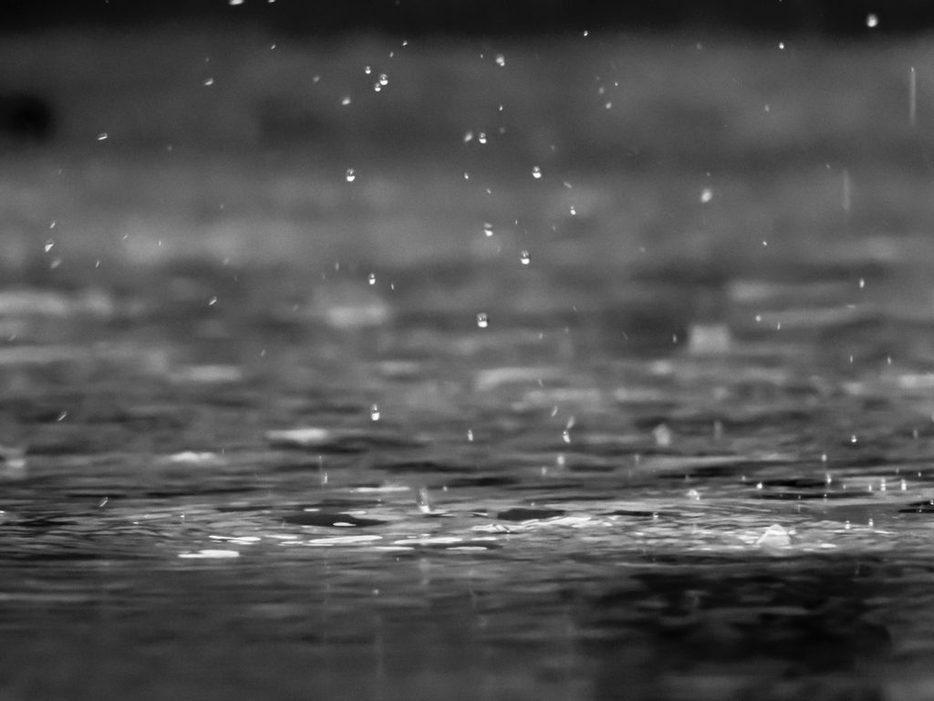 Η ικανότητα να μυρίζεις τη βροχή πριν έρθει δεν είναι μύθος – Τι ισχυρίζονται οι επιστήμονες