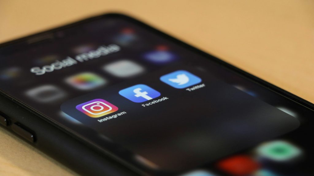 «Stop» στα social media για παιδιά κάτω των 14 ετών – Υπογράφτηκε νόμος στην Φλόριντα 