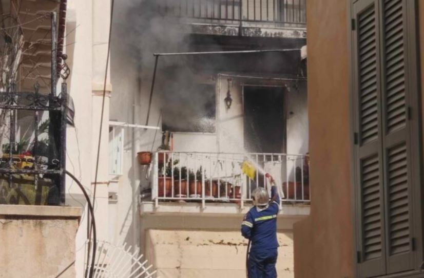Σύρος: Φωτιά σε σπίτι στο κέντρο της Ερμούπολης – Κινδύνεψε γυναίκα