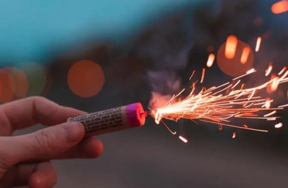 Σαλαμίνα: Σοβαρός τραυματισμός ανήλικου από φωτοβολίδα