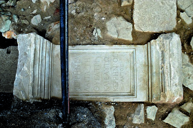 Ρωμαϊκή προτομή και μακεδονικός βωμός στην υπόγεια Θεσσαλονίκη
