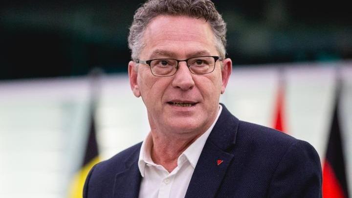 Ο Κώστας Αρβανίτης συνέταξε το ψήφισμα του Ευρωκοινοβουλίου για το κράτος δικαίου – Πυρά από τη ΝΔ