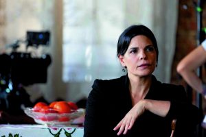 Μαρίνα Ασλάνογλου: «Το θέμα με τις σειρές είναι να αποδίδουν την εποχή»