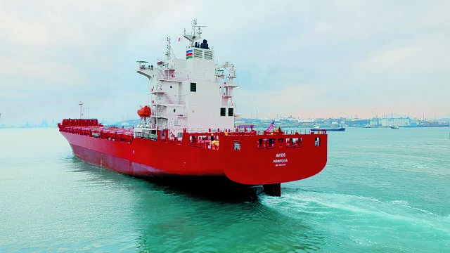 Παρέλαβε τα νεότευκτα containerships «Avios» και «Astraios»