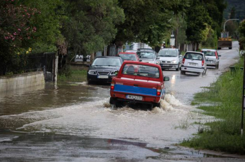 Κακοκαιρία: Στο έλεος των βροχοπτώσεων Θεσσαλία και Σποράδες – Τι αναμένεται τις επόμενες ώρες