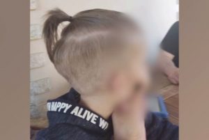 Καταγγελία σοκ από μητέρα για δασκάλες νηπιαγωγείου – «Έκοψαν τα μαλλιά του γιου μου γιατί…»