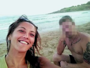 Παρά τις φωνές της δεν υπήρξε παρέμβαση των αστυνομικών