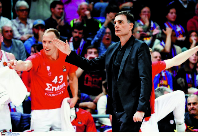 Η Βασίλισσα φαβορί και αουτσάιντερ συγχρόνως