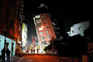 Μάχη με τον χρόνο δίνουν τα σωστικά συνεργεία